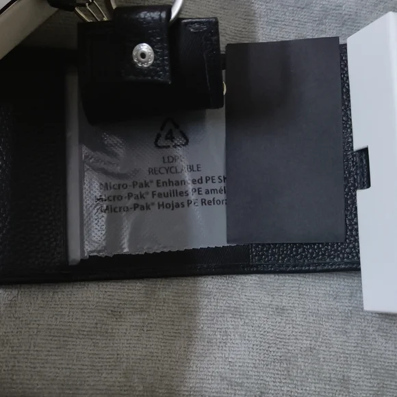 Calvin Klein Card case with Key ring- ideal Diwali gift - Picture 4 of 5